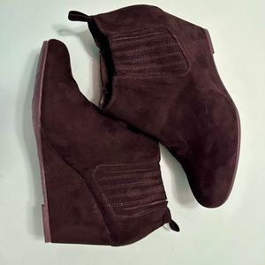 American Eagle Faux Suede Wedges
